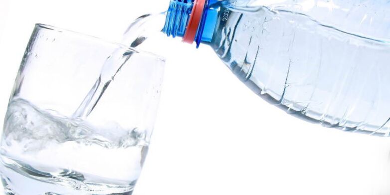 boire de l'eau pure est obligatoire pour perdre du poids à la maison